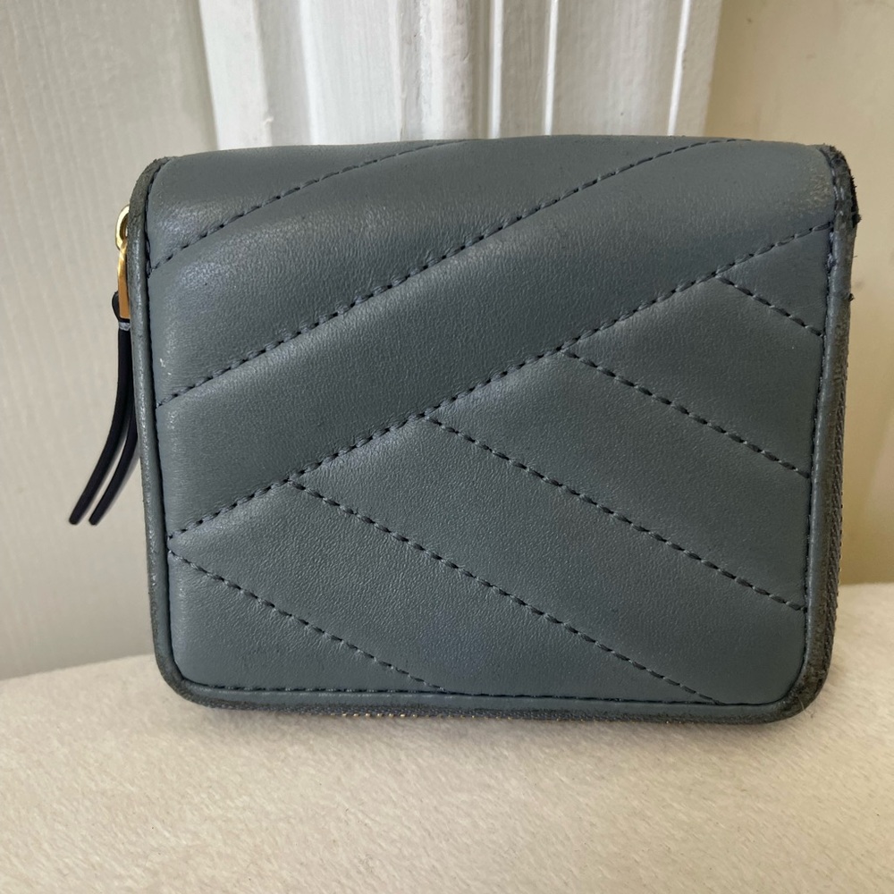 Tory Burch Quilted Compact Wallet - Picture 9 of 9